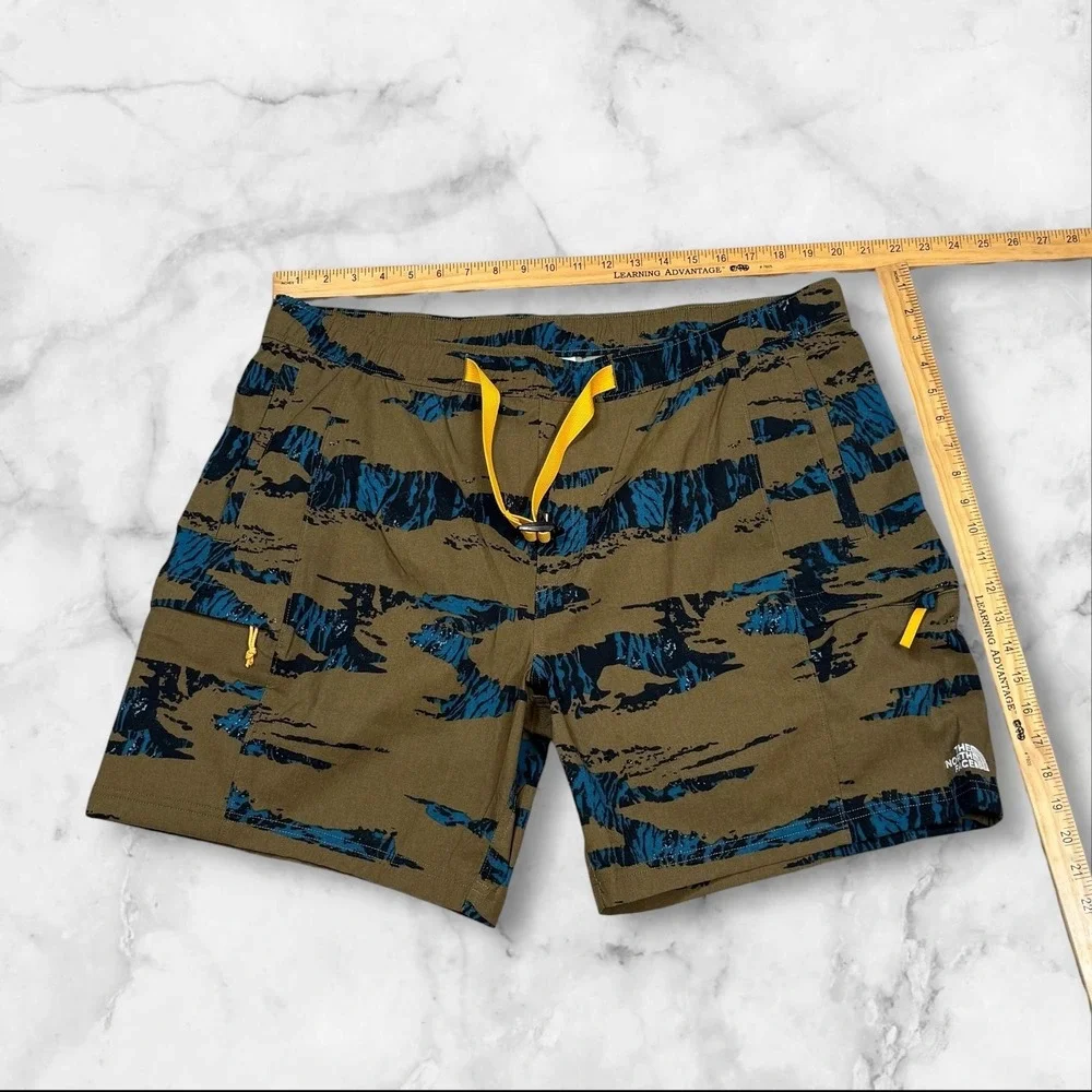 The North Face Men XXL Relaxed Fit Class V Bltd Shorts Camo Print Casual Outdoor